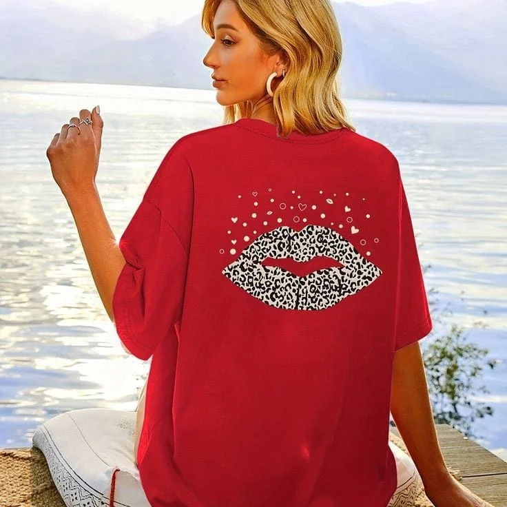 Women's long - sleeve cropped sweatshirt with ribbed cuffs for a snug fit Leopard print lips women's oversized tshirt Women's long - sleeve cropped sweatshirt with ribbed cuffs for a snug fit Leopard print lips women's oversized tshirt