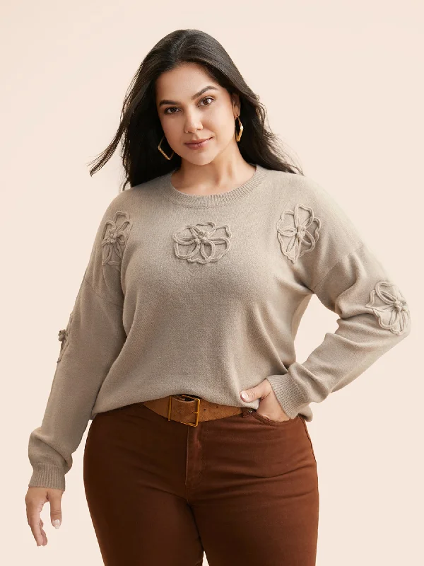 Women's Cropped Cable - Knit Merino Wool Sweater in Beige for a Trendy Fall OutfitSupersoft Essentials Stereo Flower Design Pullover Women's Cropped Cable - Knit Merino Wool Sweater in Beige for a Trendy Fall OutfitSupersoft Essentials Stereo Flower Design Pullover