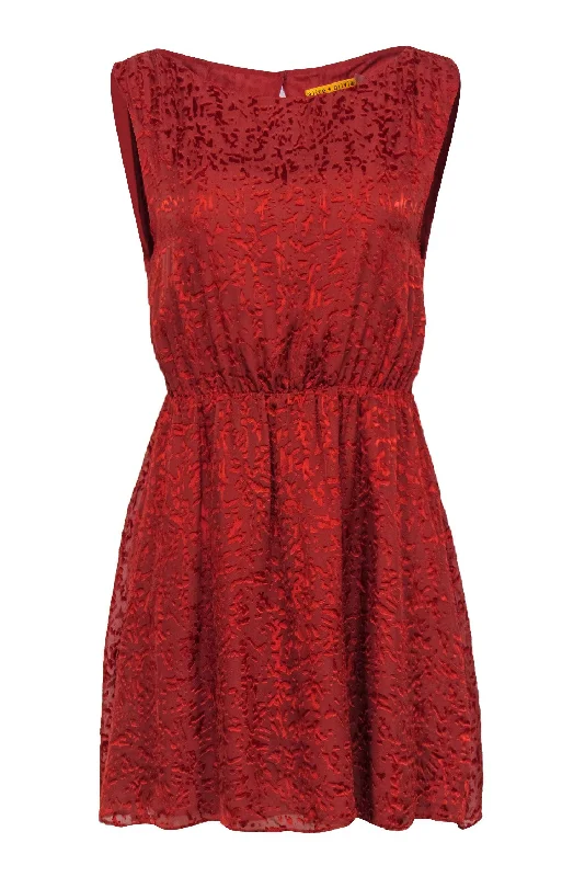 Halter Neck Women Dress to Show Off the Shoulders and Neckline Halter Neck Women Dress to Show Off the Shoulders and Neckline Alice & Olivia - Orange Velvet Textured Sleeveless Fit & Flare Dress Sz M