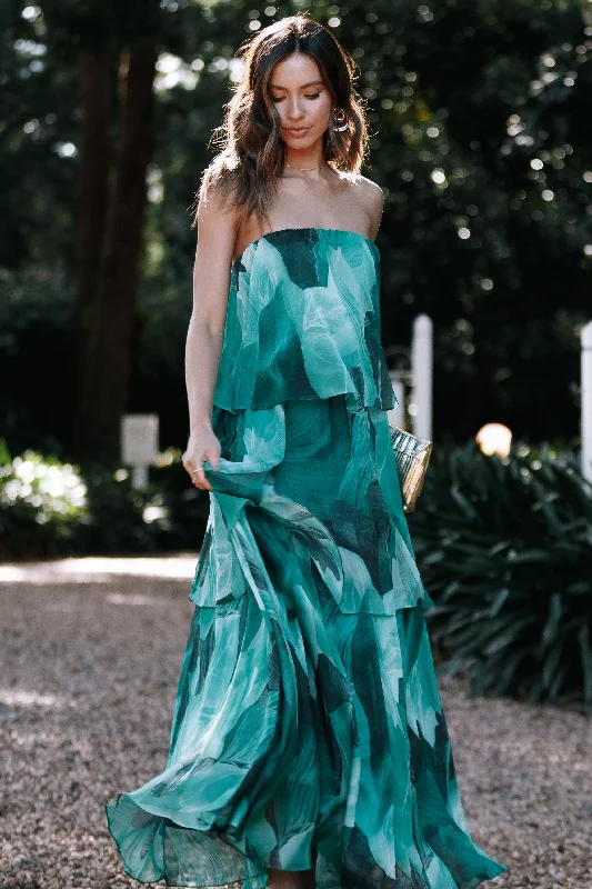 Maxi dresses with thin spaghetti straps for a delicate and feminine feel Bloom Strapless Maxi Dress - Green Floral Maxi dresses with thin spaghetti straps for a delicate and feminine feel Bloom Strapless Maxi Dress - Green Floral