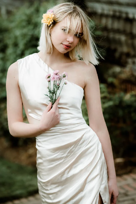 Off - the - Shoulder Women Dress for a Romantic and Feminine Look Off - the - Shoulder Women Dress for a Romantic and Feminine Look Cassini Dress - Pearl Off - the - Shoulder Women Dress for a Romantic and Feminine Look Off - the - Shoulder Women Dress for a Romantic and Feminine Look Cassini Dress - Pearl