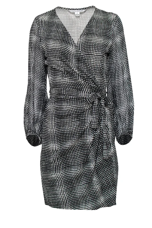Sheath Women Dress with a Tailored Fit for a Professional Look Sheath Women Dress with a Tailored Fit for a Professional Look Diane von Furstenberg - Black & White Plaid Printed Silk Wrap Dress Sz 10