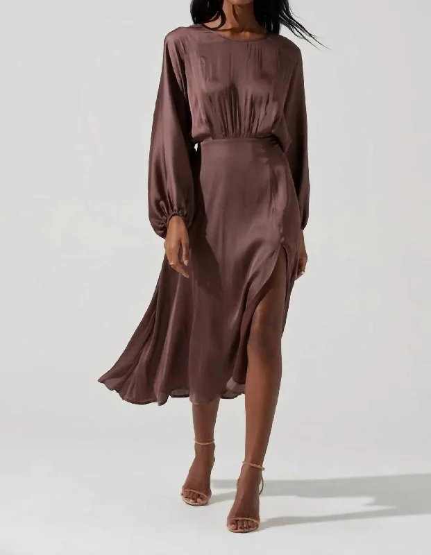 Pleated Women Dress with a Timeless and Elegant Texture Pleated Women Dress with a Timeless and Elegant Texture Dolman Sleeve Dress In Expresso