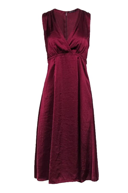 Sheath Women Dress with a Tailored Fit for a Professional Look Sheath Women Dress with a Tailored Fit for a Professional Look Elie Tahari - Maroon Satin "Everly" V-Neck Cocktail Dress Sz 10