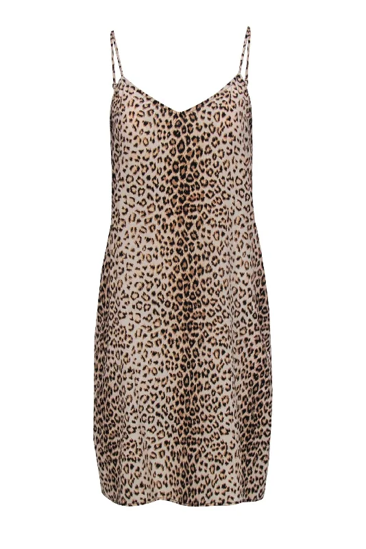 Maxi Women Dress with Floral Print for a Bohemian Vibe Maxi Women Dress with Floral Print for a Bohemian Vibe Equipment - Beige Leopard Print Sleeveless Slip Dress Sz S
