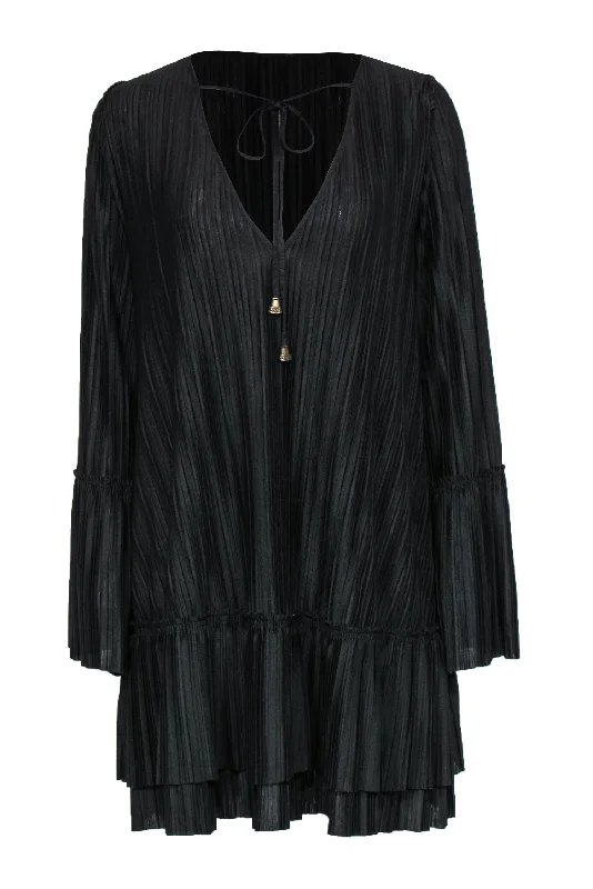 Empire Waist Women Dress to Accentuate the Bust and Conceal the Waist Empire Waist Women Dress to Accentuate the Bust and Conceal the Waist Free People - Black Pleated Bell Sleeve Shift Dress Sz M