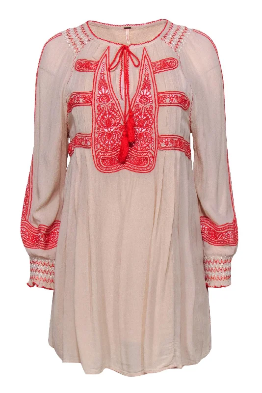 Empire Waist Women Dress to Accentuate the Bust and Conceal the Waist Empire Waist Women Dress to Accentuate the Bust and Conceal the Waist Free People - Beige, Red & White Embroidered Shift Dress w/ Tassels Sz XS