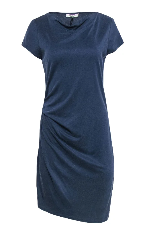 Halter Neck Women Dress to Show Off the Shoulders and Neckline Halter Neck Women Dress to Show Off the Shoulders and Neckline Halston Heritage - Steel Blue Boatneck Ruched T-Shirt Dress Sz M