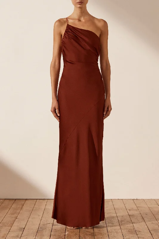 Maxi dresses with a cinched waist for a defined silhouette LUXE ASYMMETRICAL GATHERED MAXI DRESS - SANGRIA