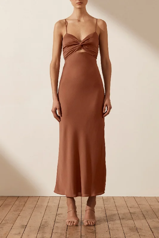 Ruffled maxi dresses with a tiered skirt for added volume LUXE TWIST FRONT SLEEVELESS MIDI DRESS - MOCHA Ruffled maxi dresses with a tiered skirt for added volume LUXE TWIST FRONT SLEEVELESS MIDI DRESS - MOCHA