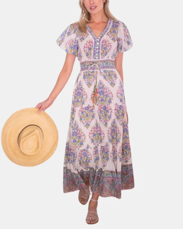 Halter Neck Women Dress to Show Off the Shoulders and Neckline Halter Neck Women Dress to Show Off the Shoulders and Neckline MOLLY MAXI DRESS IN FLORAL BOUQUET