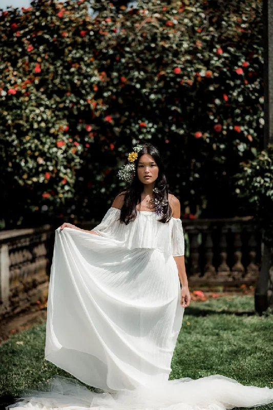 Long - Sleeve Women Dress in Velvet for a Luxurious Winter Look Long - Sleeve Women Dress in Velvet for a Luxurious Winter Look Naomi White Pleated Maxi Dress Long - Sleeve Women Dress in Velvet for a Luxurious Winter Look Long - Sleeve Women Dress in Velvet for a Luxurious Winter Look Naomi White Pleated Maxi Dress