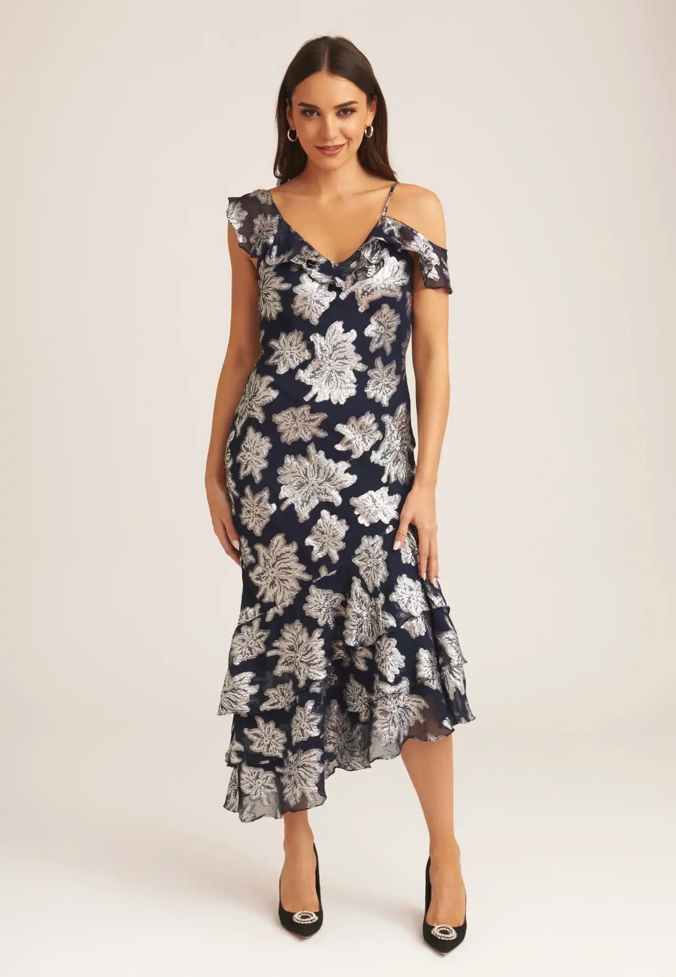 Long - Sleeve Women Dress in Velvet for a Luxurious Winter Look Long - Sleeve Women Dress in Velvet for a Luxurious Winter Look Navy Floral Clipped Tiered Ruffle Midi Dress