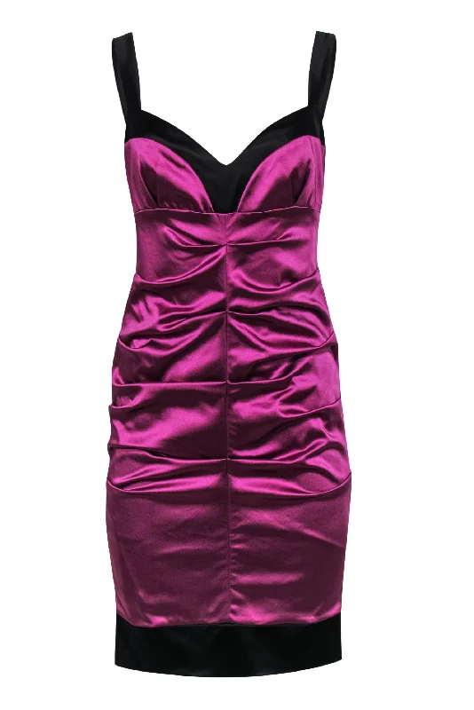 Printed Abstract Women Dress for a Modern and Artistic Appeal Printed Abstract Women Dress for a Modern and Artistic Appeal Nicole Miller - Purple Satin Ruched Sleeveless Bodycon Dress w/ Black Trim Sz 8