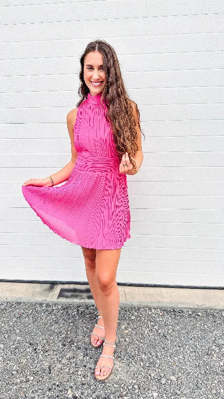 Off - the - Shoulder Women Dress for a Romantic and Feminine Look Off - the - Shoulder Women Dress for a Romantic and Feminine Look Pretty In Pink Sleeveless Dress
