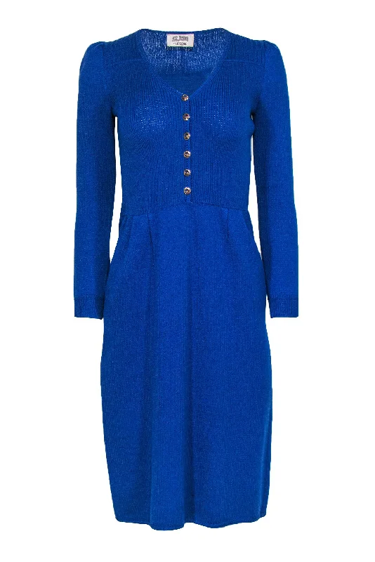 Plus Size Women Dress with a Flattering A - Line Cut for Comfort and Style Plus Size Women Dress with a Flattering A - Line Cut for Comfort and Style St. John - Vintage Blue Knit Gold-Button Dress Sz S