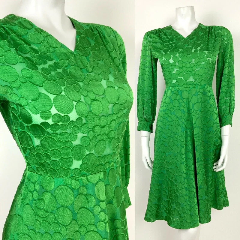 Empire Waist Women Dress to Accentuate the Bust and Conceal the Waist Empire Waist Women Dress to Accentuate the Bust and Conceal the Waist VINTAGE 60s 70s APPLE GREEN GEOMETRIC BUBBLE SHEER SWING DRESS 8 10 Empire Waist Women Dress to Accentuate the Bust and Conceal the Waist Empire Waist Women Dress to Accentuate the Bust and Conceal the Waist VINTAGE 60s 70s APPLE GREEN GEOMETRIC BUBBLE SHEER SWING DRESS 8 10