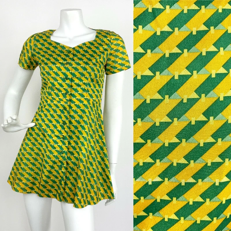 Halter Neck Women Dress to Show Off the Shoulders and Neckline Halter Neck Women Dress to Show Off the Shoulders and Neckline VTG 60s 70s GREEN YELLOW BLUE GEOMETRIC OP-ART SWEETHEART A-LINE MINI DRESS 6