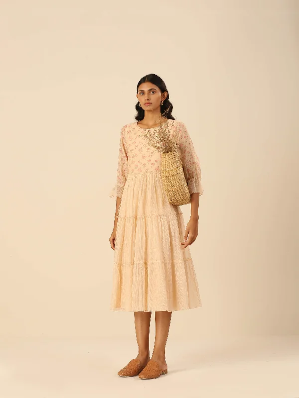 Midi dresses with ruffled bodices for a more pronounced feminine look Gul Tier Midi Dress