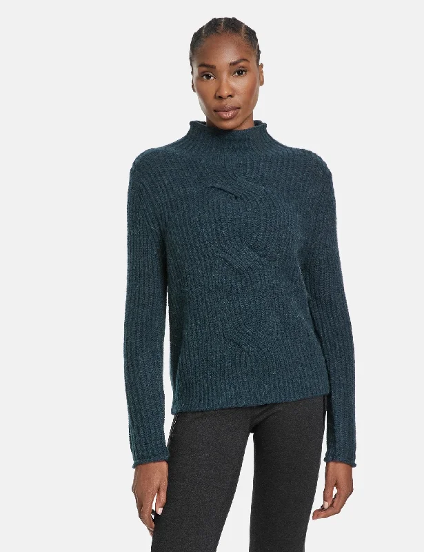 Plus Size Women's Pullovers with Pockets for Practicality Cable Knit Pullover