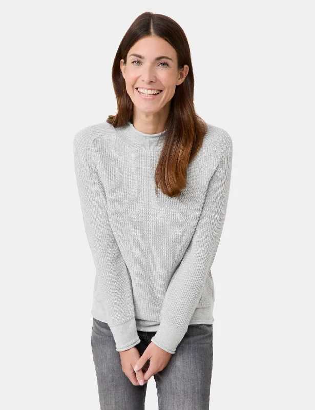 Long - Line Women's Pullovers in a Relaxed Fit for Layering Knit Pullover