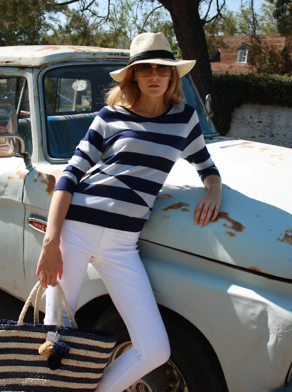 Women's Oversized Chunky Knit Pullovers in Neutral Tones Graphic Striped V neck Tee