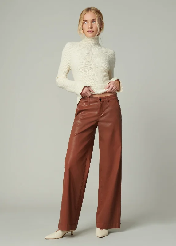 Light - wash women jeans for a fresh and summery appearance  THE LOU LOU
