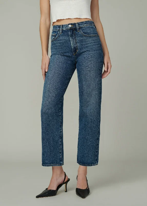 Mom jeans for a nostalgic and casual look  THE MARGOT