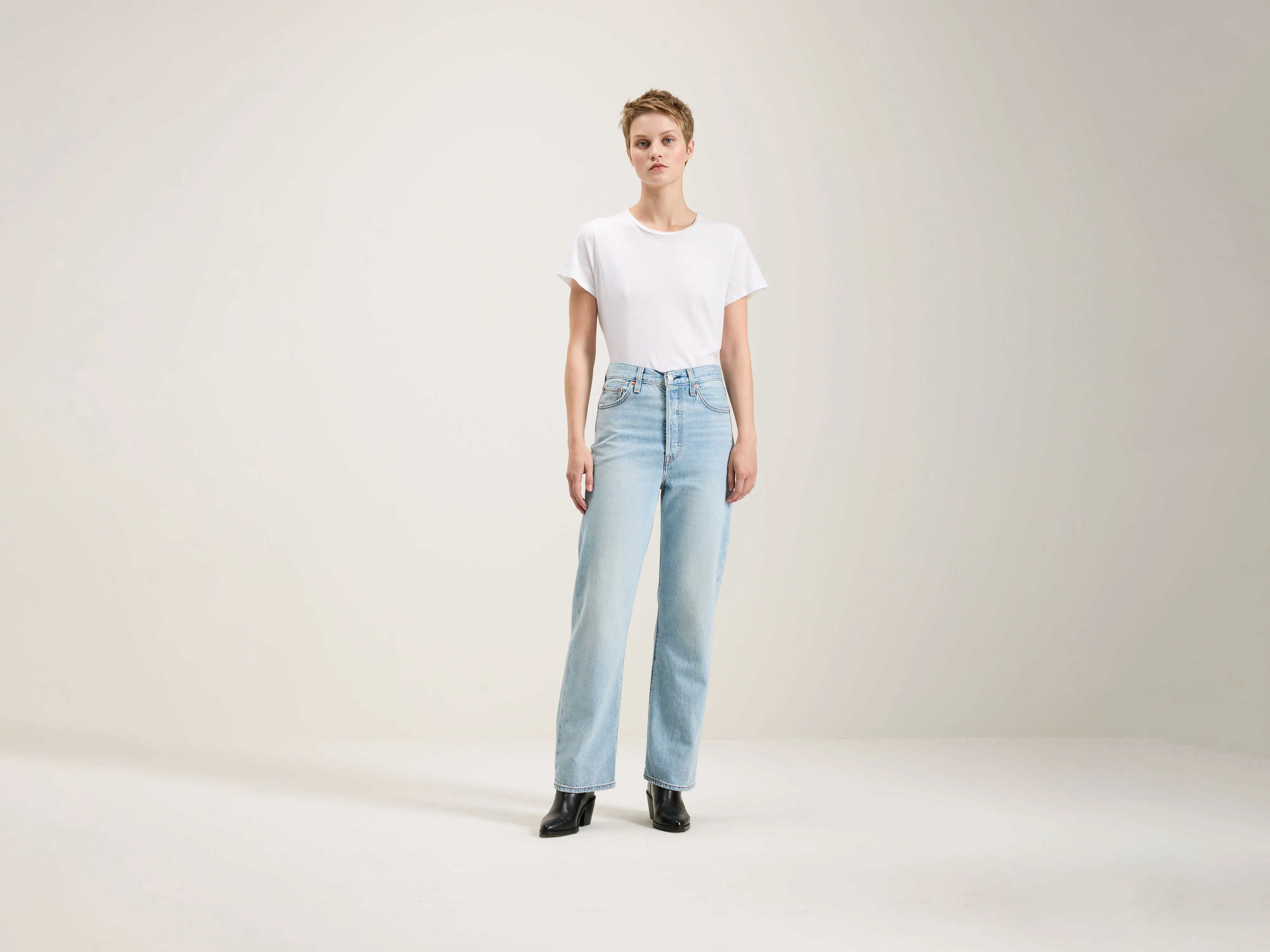 Bootcut women jeans to complement various shoe styles  Ribcage Straight Ankle Jeans (242 / W / LIGHT STONE)