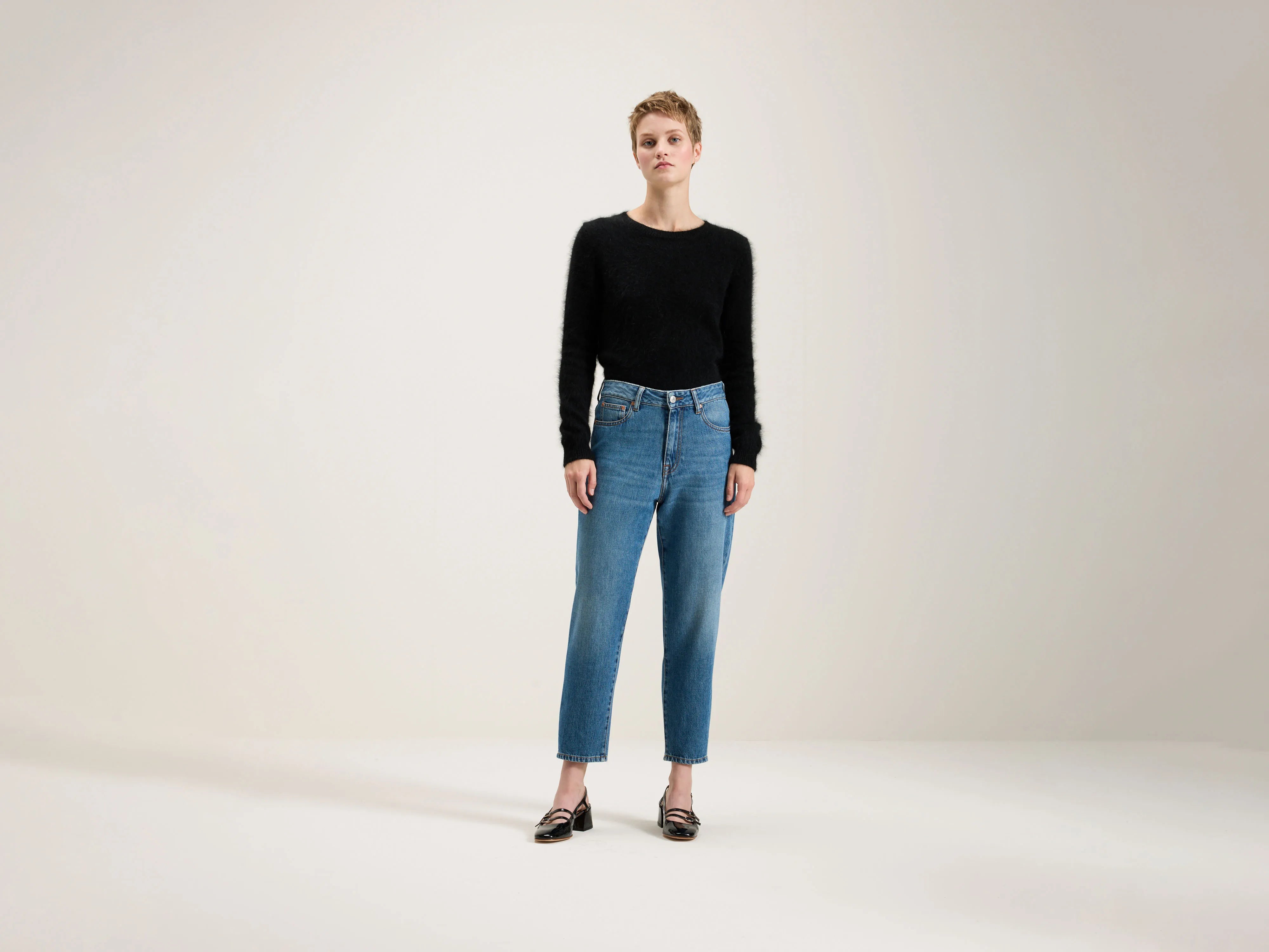 Cargo women jeans with multiple pockets for added functionality  Puddy tapered cropped jeans (242 / W / VINTAGE BLUE)