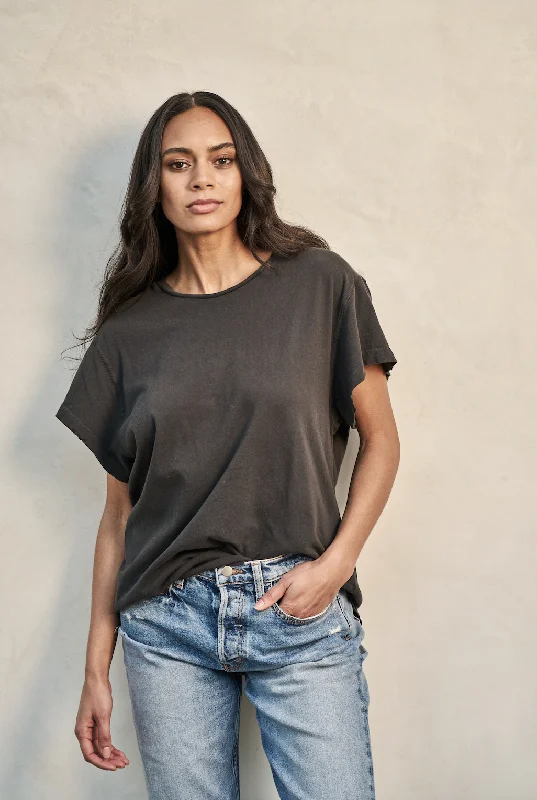 Jeggings women jeans combining the comfort of leggings and style of jeans  ZOE Vintage Tee in Black