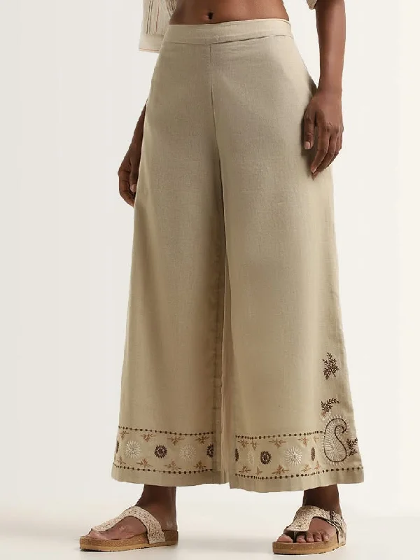 Women's pocket - equipped casual pants Button - fly women jeans with a traditional touch Bombay Paisley Beige Paisley Design Mid Rise Cotton Blend Pants