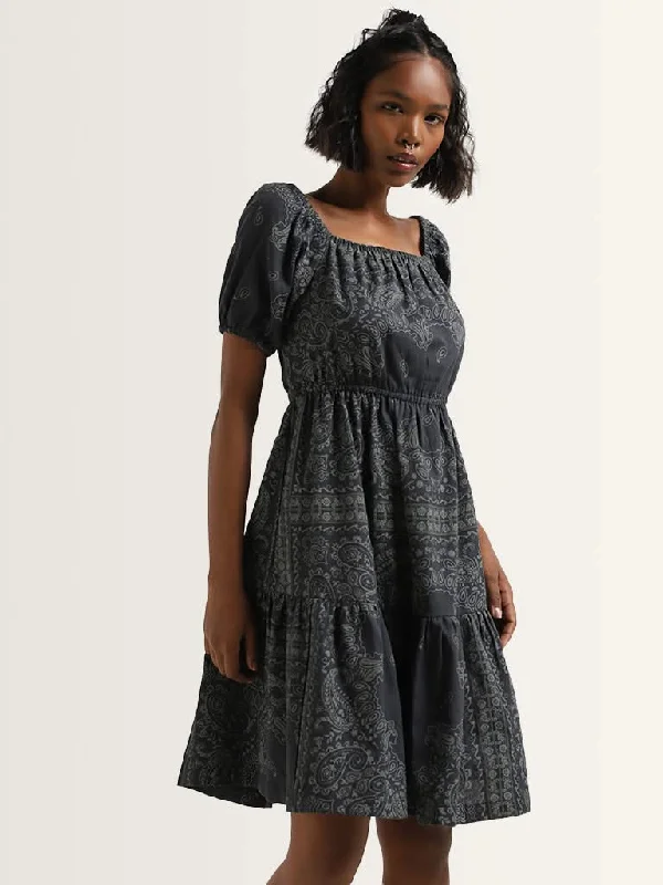 Women's pants for swimming (board shorts style) High - rise flare women jeans for a 70s - inspired look Bombay Paisley Black Paisley Print Cotton Tiered Dress Women's pants for swimming (board shorts style) High - rise flare women jeans for a 70s - inspired look Bombay Paisley Black Paisley Print Cotton Tiered Dress