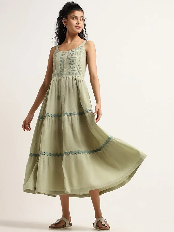 Women's denim shorts - style pants Light - wash women jeans for a fresh and summery appearance Bombay Paisley Green Embroidered Cotton Maxi Dress Women's denim shorts - style pants Light - wash women jeans for a fresh and summery appearance Bombay Paisley Green Embroidered Cotton Maxi Dress