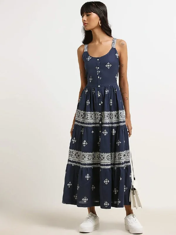 Women's flared office pants Ripped women jeans for a rebellious and fashion - forward style Bombay Paisley Navy Cotton Blend Button Front Maxi Dress Women's flared office pants Ripped women jeans for a rebellious and fashion - forward style Bombay Paisley Navy Cotton Blend Button Front Maxi Dress