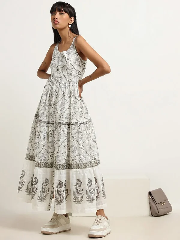 Women's pants with reflective strips Acid - wash women jeans with a retro finish Bombay Paisley White Cotton Blend Tiered Maxi Dress