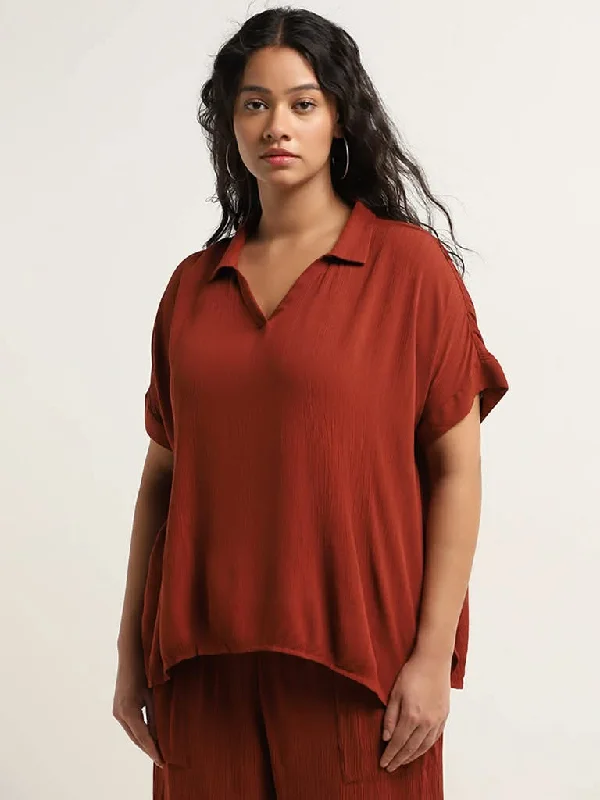 Women's pants for office meetings High - waisted women jeans for a flattering silhouette Gia Brown V-Neck Blouse