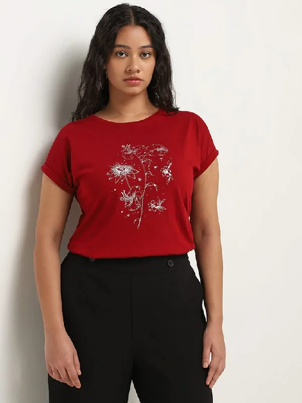 Women's pants for travel Embellished women jeans with studs or rhinestones for a glamorous touch Gia Red Floral Printed Cotton T-Shirt