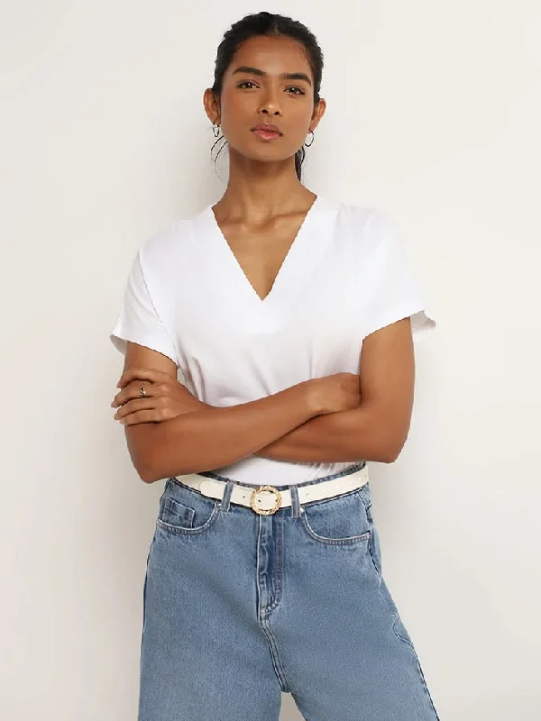 Women's pants for business trips Bootcut women jeans to complement various shoe styles LOV Solid White V-Neck Cotton Blend T-Shirt Women's pants for business trips Bootcut women jeans to complement various shoe styles LOV Solid White V-Neck Cotton Blend T-Shirt