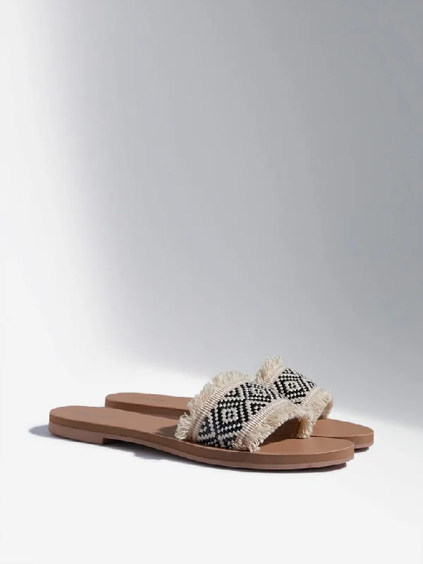 Women's pants for theme park visits Mom jeans for a nostalgic and casual look LUNA BLU Black Aztec Pattern Slides Women's pants for theme park visits Mom jeans for a nostalgic and casual look LUNA BLU Black Aztec Pattern Slides
