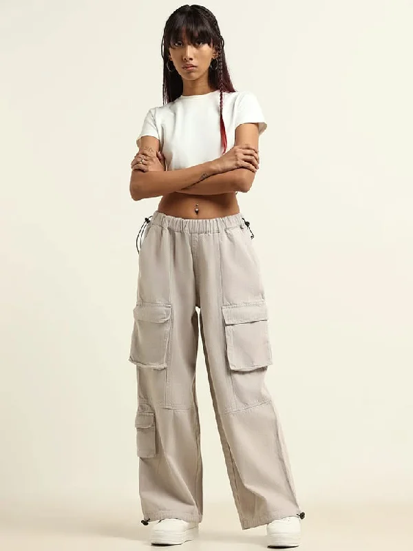 Women's long - length casual pants Straight - leg women jeans with a classic and timeless appeal Nuon Beige Straight Fit High Rise Cargo Jeans