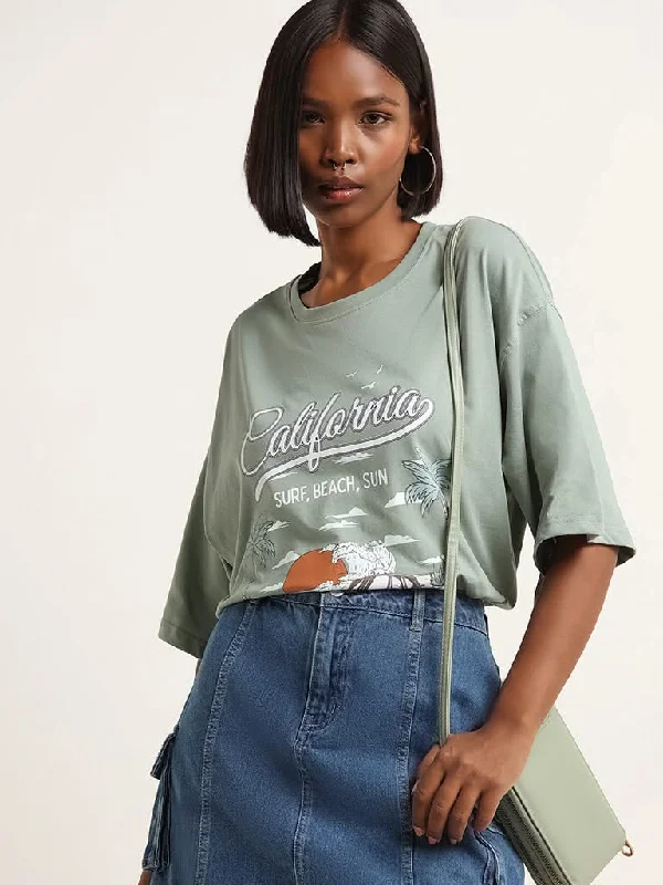 Women's pants with stretch panels Light - wash women jeans for a fresh and summery appearance Nuon Green Contrast Print Cotton Oversized T-Shirt Women's pants with stretch panels Light - wash women jeans for a fresh and summery appearance Nuon Green Contrast Print Cotton Oversized T-Shirt