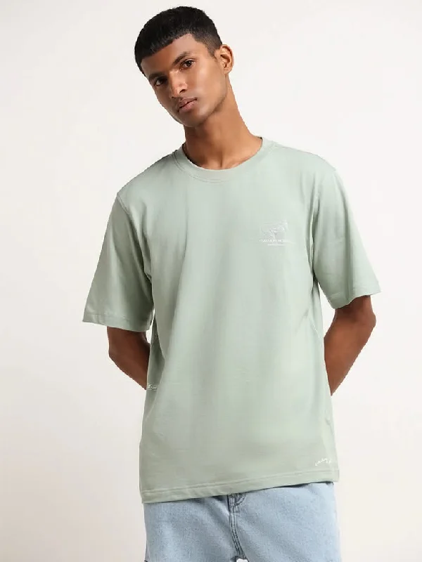 Women's eco - friendly organic pants Mom jeans for a nostalgic and casual look Nuon Green Relaxed Fit Contrast Print Cotton T-Shirt