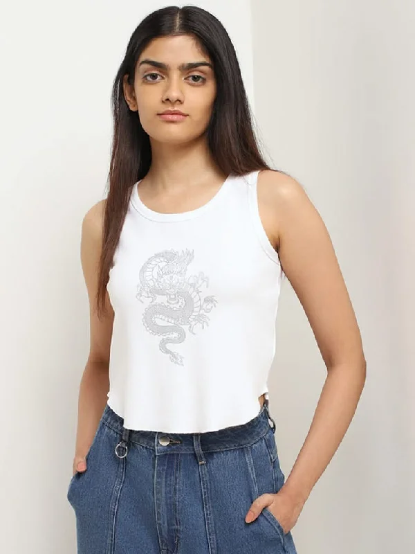Women's pants for theme park visits Mom jeans for a nostalgic and casual look Nuon White Printed Cotton Top Women's pants for theme park visits Mom jeans for a nostalgic and casual look Nuon White Printed Cotton Top
