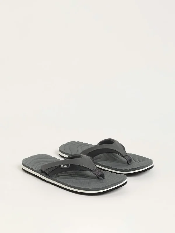Women's pants for gym workouts Light - wash women jeans for a fresh and summery appearance SOLEPLAY Grey Textured Flip-Flops Women's pants for gym workouts Light - wash women jeans for a fresh and summery appearance SOLEPLAY Grey Textured Flip-Flops