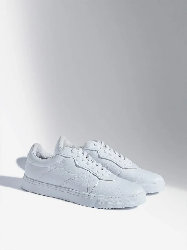 Women's designer brand pants High - rise flare women jeans for a 70s - inspired look SOLEPLAY White Sneakers Women's designer brand pants High - rise flare women jeans for a 70s - inspired look SOLEPLAY White Sneakers