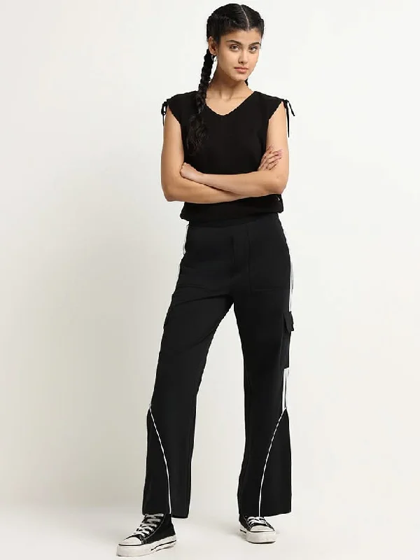 Women's pants for running Wide - leg women jeans for a modern and relaxed vibe Studiofit Black Cotton Cargo Track Pants Women's pants for running Wide - leg women jeans for a modern and relaxed vibe Studiofit Black Cotton Cargo Track Pants