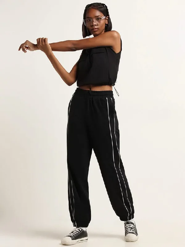 Women's leather moto pants Wide - leg women jeans for a modern and relaxed vibe Studiofit Black Mid Rise Straight Fit Joggers Women's leather moto pants Wide - leg women jeans for a modern and relaxed vibe Studiofit Black Mid Rise Straight Fit Joggers