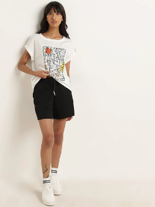 Women's recycled - material workout pants Wide - leg women jeans for a modern and relaxed vibe Studiofit White Abstract Printed Cotton T-Shirt