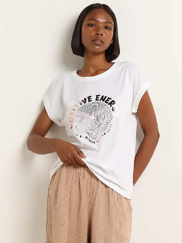 Women's embroidered ethnic pants Ripped women jeans for a rebellious and fashion - forward style Studiofit White Printed Cotton T-Shirt Women's embroidered ethnic pants Ripped women jeans for a rebellious and fashion - forward style Studiofit White Printed Cotton T-Shirt